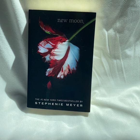 Twilight New Moon book by Stephenie Meyer - Picture 1 of 2